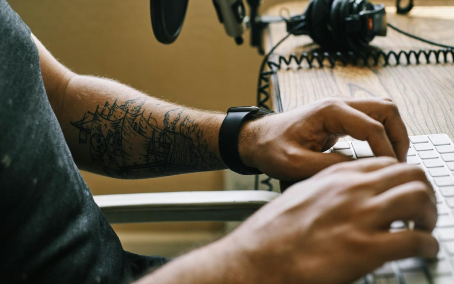 Análisis de datos financieros en pantalla