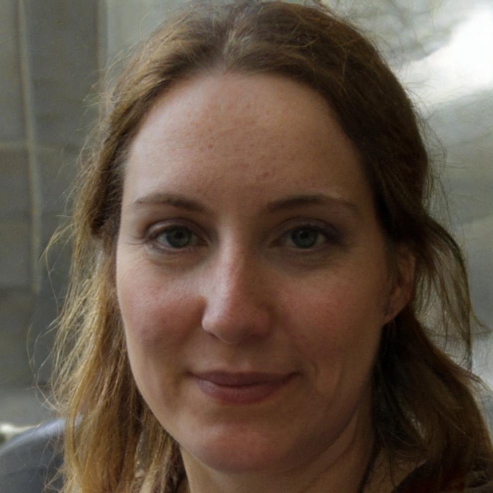 Retrato profesional de mentora especializada en gestión de inversiones